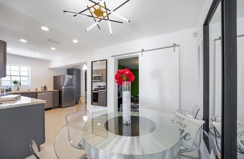 Miami Gardens House | Dior Gorgeous Waterfront Villa, Infinity Pool & Hot Tub, Poker & Cinema rooms