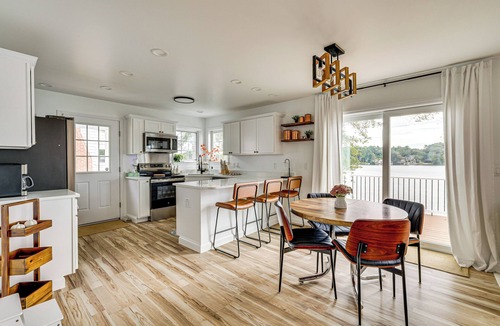 Thompson House | Direct Lakefront Retreat | Indian Ranch | Casinos