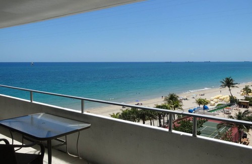 Galt Mile Condo | DIRECT OCEAN FRONT 2 BEDROOMS/2BATH HUGE BALCONY OVERLOOKS POOL, TIKI BAR, BEACH