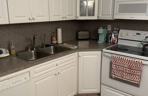 Hallandale Beach Condo | Direct Ocean views . Fully furnished 2 bedroom Condo in Hallandalle beach