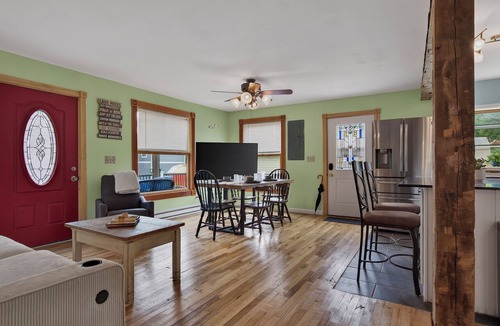 Canastota House | Direct Oneida Lake Access -Modern & Cozy Home w/Kayaks