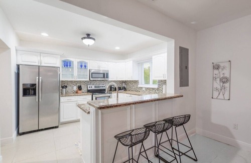 Northeast Miami House | Discover Serenity in this Tranquil Miami Home