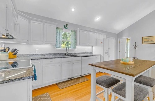 Edwardsville House | " DOCK TALES" Sunset Views, Private Dock, Kayaks & FUN on Little Wicomico River!