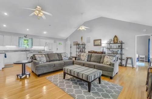 Edwardsville House | " DOCK TALES" Sunset Views, Private Dock, Kayaks & FUN on Little Wicomico River!