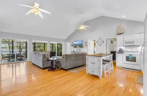 Edwardsville House | " DOCK TALES" Sunset Views, Private Dock, Kayaks & FUN on Little Wicomico River!