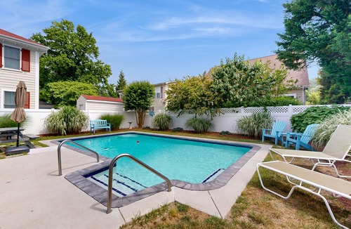 Country Club Estates House | Dog-friendly, 2-story home near beach with private outdoor pool, W/D & AC