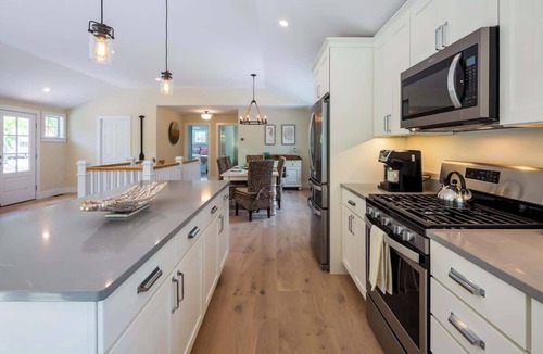 Campground Landing House | Dog Friendly 4 Bedroom with Pool, 2 Min Walk to Beach