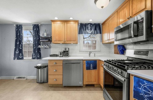 South Yarmouth House | Dog-Friendly Cape Cod Getaway with Fire Pit & Yard