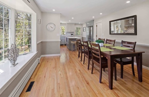 Chatham House | Dog Friendly Chatham 4 Bedroom, A/C