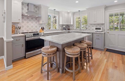 Chatham House | Dog Friendly Chatham 4 Bedroom, A/C
