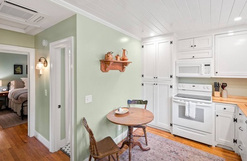 Batesville Cottage | Dog Friendly Cottage Close to UVA