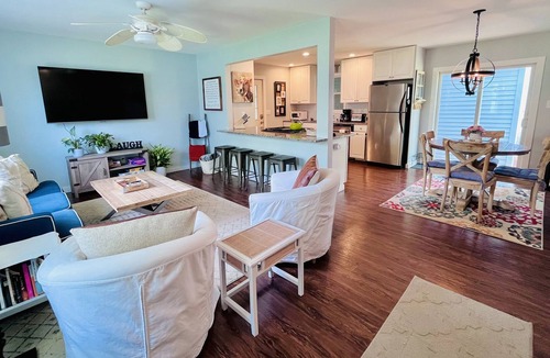 Rehoboth Beach Cottage | Dog friendly cottage with HOT TUB and fenced in backyard!
