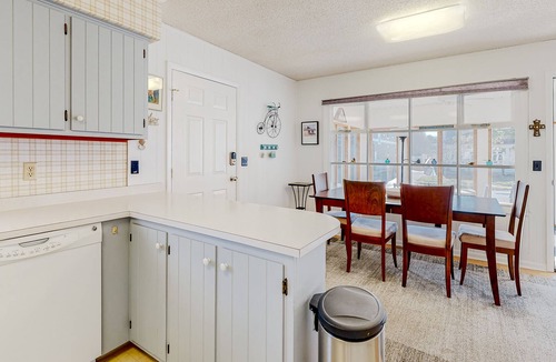 Country Club Estates House | Dog-friendly cottage 3 blocks from the beach w/gas grill, outdoor shower, AC
