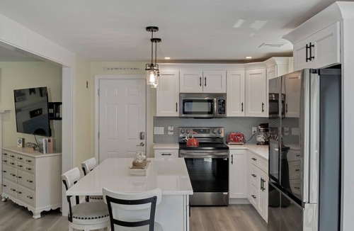 South Chatham House | 🐶 Dog Friendly Fenced in Yard! 3/2 🏠 1.1 mi to 🏝 WIFI - perfect fall rental!