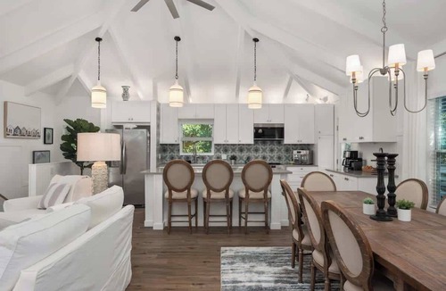 Southern Shores House | Dog Friendly, Heated Pool, Hot Tub, 5Min to Beach!