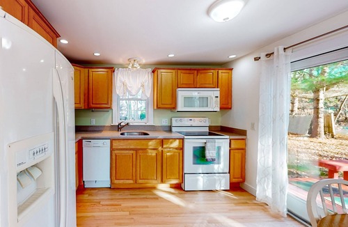 South Chatham House | Dog-friendly home near beaches with deck, grill, firepit, streaming, W/D, & AC