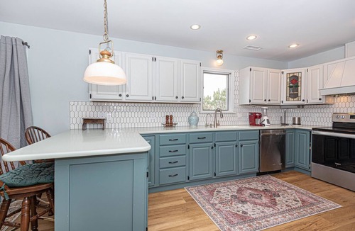 Little Salisbury House | Dog-Friendly house. Arctic Ave House: Sunny and bright beautiful 4 Bedroom 3 Full bathroom single home walking distance to the beach, Free WiFi, linens included. Remodel just in couple month. Great location, walk in to restaurants, coffee shop, Acme