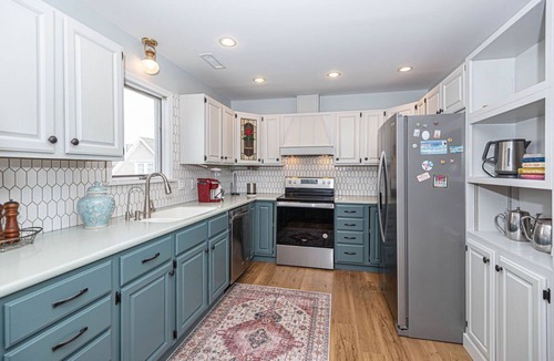 Little Salisbury House | Dog-Friendly house. Arctic Ave House: Sunny and bright beautiful 4 Bedroom 3 Full bathroom single home walking distance to the beach, Free WiFi, linens included. Remodel just in couple month. Great location, walk in to restaurants, coffee shop, Acme