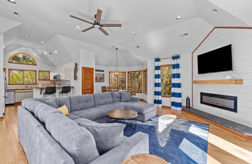 Monteray Shores House | Dog Friendly semi sound front beach-home with pool &hot tub 5min walk to beach