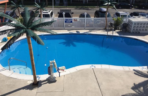 Wildwood Hotel | Dolphin Inn