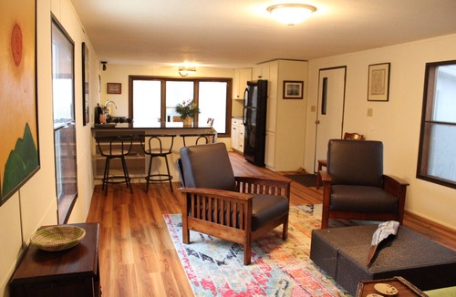 North Lake George House | Don't miss the Eclipse! Just 10 minutes from 100% totality!