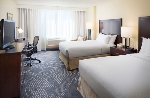 Commerce Hotel | DoubleTree by Hilton Los Angeles - Commerce