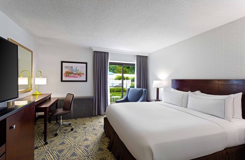 Strabane Hotel | DoubleTree by Hilton Washington Meadow Lands Casino Area