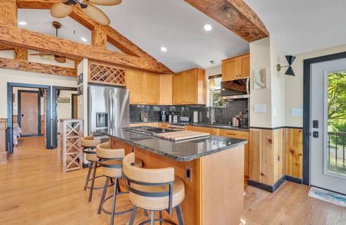 Barstow House | Downs By The River W/beautiful views of Sunset!