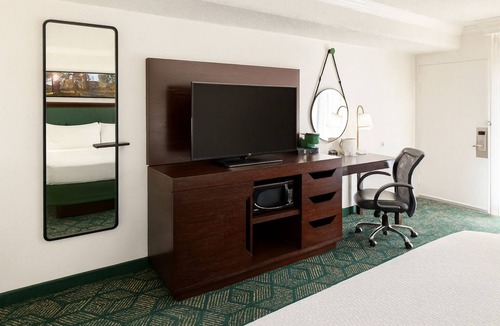 Athens Hotel | Downtown Athens Stay | 1 King Bed | Seasonal Pool