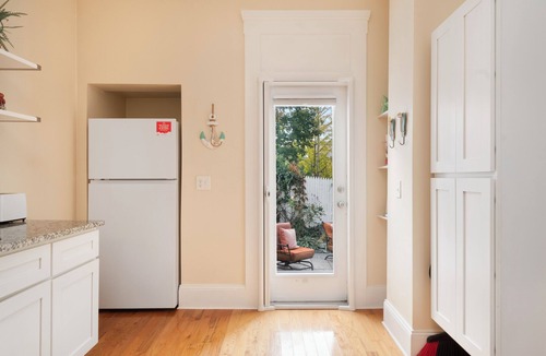 Bristol Apartment | Downtown Bristol Studio Near Ferry & Waterfront