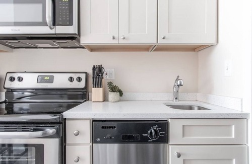 Leather District Apartment | Downtown Central Studio w Fast WIFI, Keyless Entry