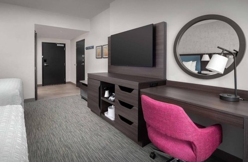 Pineapple Grove Arts District Hotel | Downtown Delray Beach Room – Walk to Beach, Dining, Bars, and Boutique Shopping