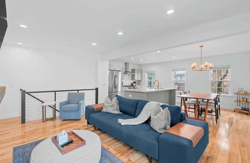 St. Michaels House | Downtown Flat Walk to Dining & Shops Sleeps 4