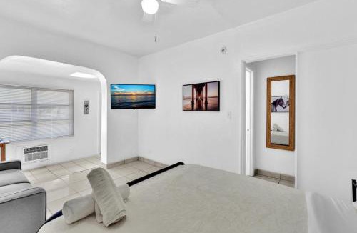 Downtown Hollywood Apartment | Downtown Hollywood Beach Blvd Studio Getaway