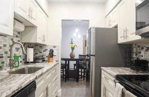 Royal Poinciana Apartment | Downtown Hollywood Classy One Bedroom! 2miles to Hollywood Beach