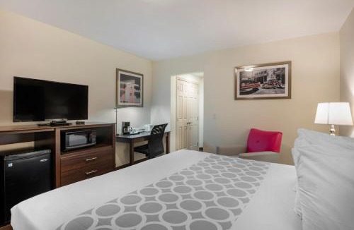 Downtown Hollywood Hotel | Downtown Hollywood Gardens Inn & Suites