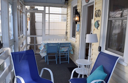 Rehoboth Beach House | Downtown Rehoboth Beach 3 Bedroom Cottage w/ Parking/Porch