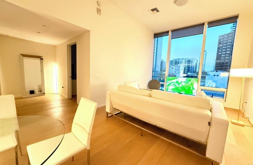 Vernon Condo | Downtown Sky Suites - Modern Highend 1bd1bth