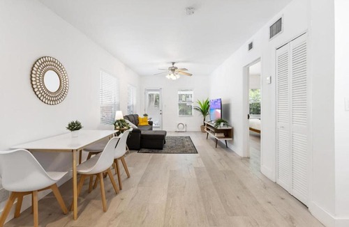 Victoria Park Apartment | Dreamy 1-bedroom apt walking distance to Las Olas