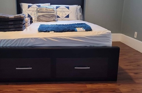 Fall River Apartment | Dreamy 4/ free WiFi and parking minutes away from everything