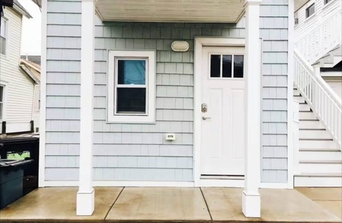North End Cottage | Driftwood Cottage Stand-Alone Downtown OC Retreat