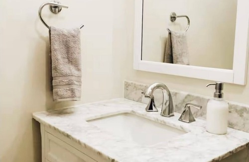 North End Cottage | Driftwood Cottage Stand-Alone Downtown OC Retreat