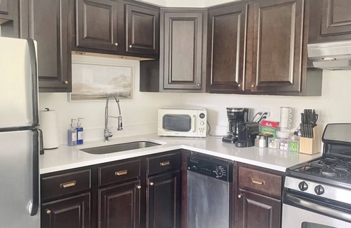 Aurora Highlands Condo | Dual Executive King/Double(2x) Suite/5 min to DCA Pentagon HQ2/Free Parking