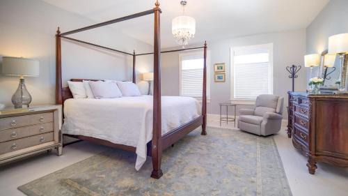 Cape May House | Duke Of Windsor - 7 Bedrooms Sleeps 26!