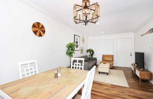 Willoughby Spit Apartment | Dune Cottage Shell Suite (2 bed/2 bath beach condo)