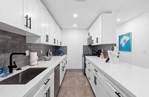 Citrus Isles House | Duplex ~ Very Clean ~ Renovated ~ Newly Furnished ~ Spacious ~ Close to Everything!