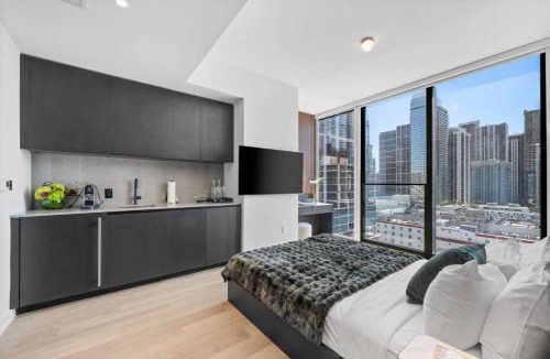 Downtown Miami House | E11EVEN 2BR Luxury Stay with Pool & Resort Amenities