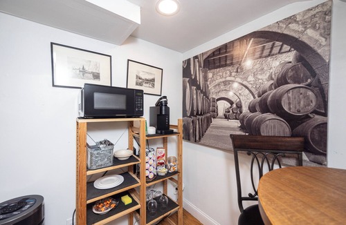 Eagle Hill House | Eagles Landing - Logan Airport