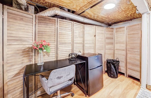 Eagle Hill House | Eagles Landing - Logan Airport