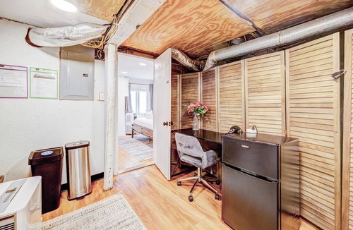 Eagle Hill House | Eagles Landing - Logan Airport
